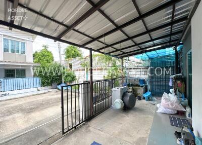 Covered outdoor area with gate