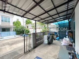 Covered outdoor area with gate