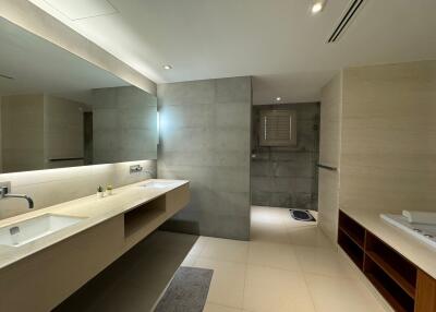 Spacious modern bathroom with dual sinks and a large mirror