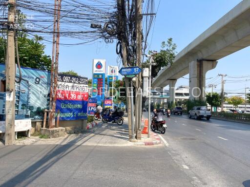 Street view with traffic and sidewalk