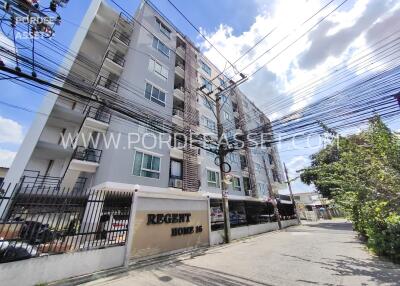 Exterior view of Regent Home 16 apartment building