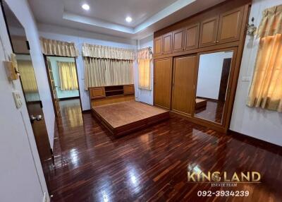 Spacious bedroom with wood flooring and built-in wardrobe