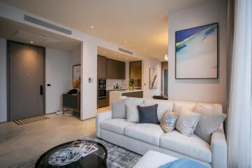 Modern living room with a view into the kitchen