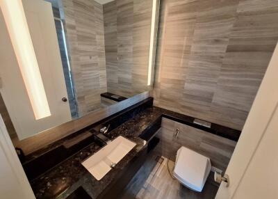 Modern bathroom with elegant finishes