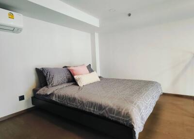 Modern bedroom with air conditioner