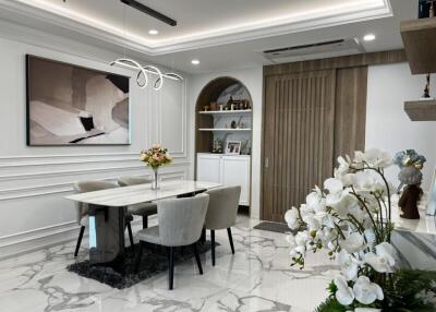 Modern dining room with elegant decor