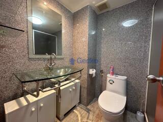 Studio Condo in Kieng Talay Condo Pratumnak C011869