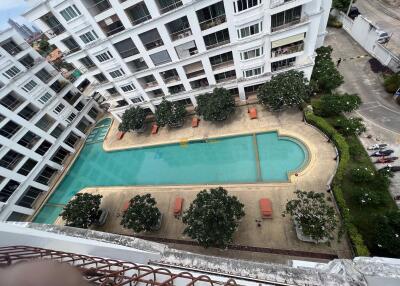 คอนโดนี้ มีห้องนอน 2 ห้องนอน  อยู่ในโครงการ คอนโดมิเนียมชื่อ Platinum Suites Condominiums 