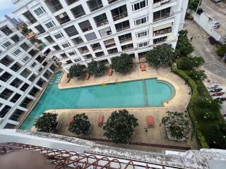 คอนโดนี้ มีห้องนอน 2 ห้องนอน  อยู่ในโครงการ คอนโดมิเนียมชื่อ Platinum Suites Condominiums 