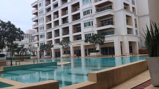 คอนโดนี้ มีห้องนอน 2 ห้องนอน  อยู่ในโครงการ คอนโดมิเนียมชื่อ Platinum Suites Condominiums 