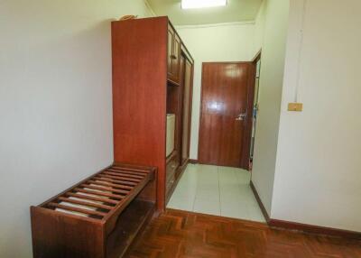 Inexpensive Studio Room to Rent : Supanich Condo