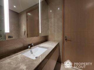 1-BR Condo at Magnolias Waterfront Residences near BTS Saphan Taksin