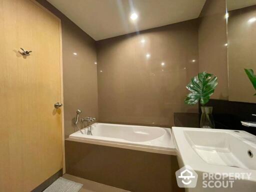 2-BR Condo at Ban Chao Phraya Condo near MRT Hua Lamphong