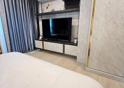 Studio Condo at Life One Wireless near BTS Phloen Chit