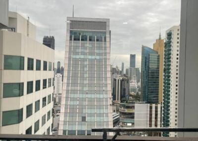 1-BR Condo at The Edge Sukhumvit 23 near MRT Sukhumvit