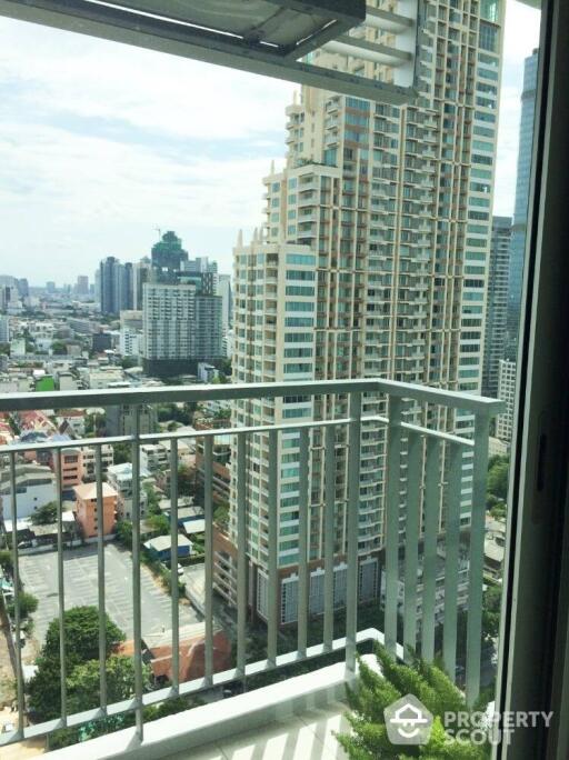 1-BR Condo at Rhythm Sathorn-Narathiwas near BTS Chong Nonsi