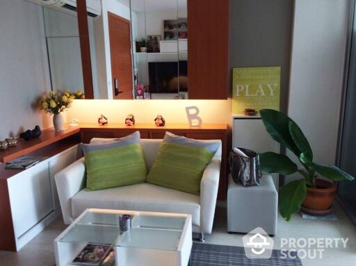 1-BR Condo at Rhythm Sathorn-Narathiwas near BTS Chong Nonsi