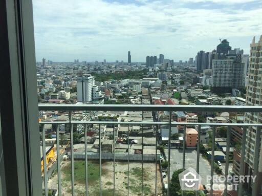 1-BR Condo at Rhythm Sathorn-Narathiwas near BTS Chong Nonsi