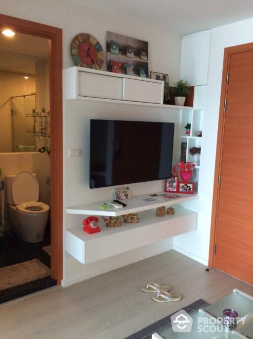 1-BR Condo at Rhythm Sathorn-Narathiwas near BTS Chong Nonsi