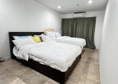 2-BR Condo at Wittayu Complex near BTS Phloen Chit