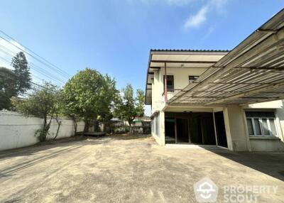 9-BR House near MRT Khlong Toei