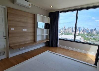 3-BR Condo at Aguston Sukhumvit 22 near MRT Queen Sirikit National Convention Centre