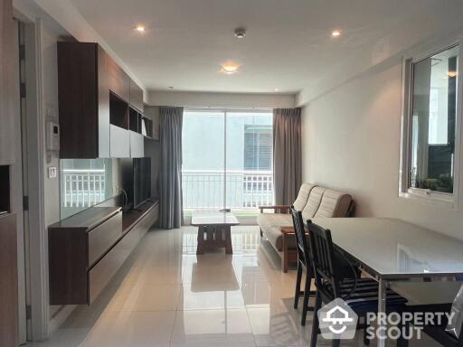 1-BR Condo at The Private Residence Rajdamri near BTS Ratchadamri