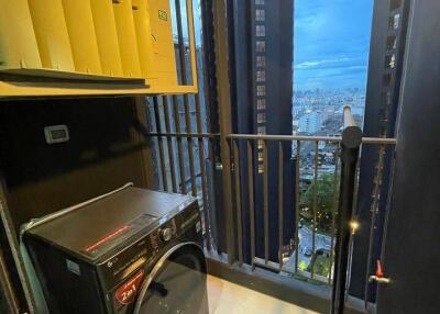 1-BR Condo at Life Asoke - Rama 9 near MRT Phra Ram 9