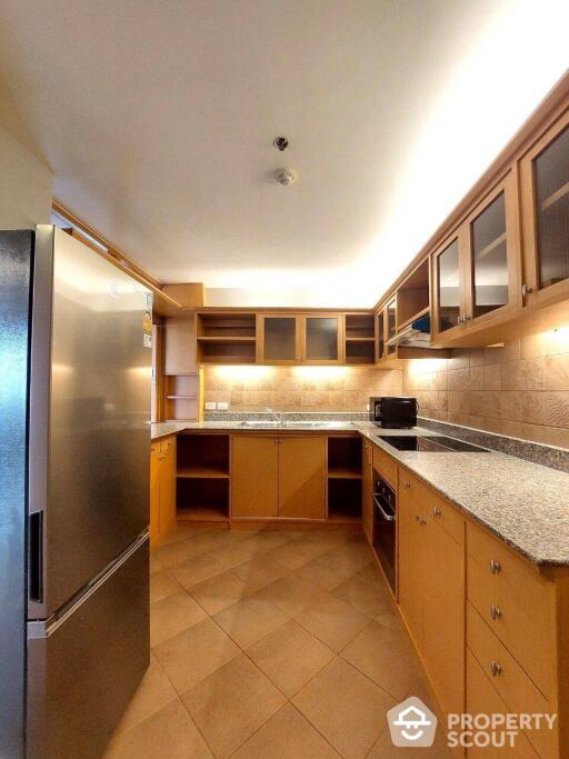 3-BR Apt. near MRT Lumphini