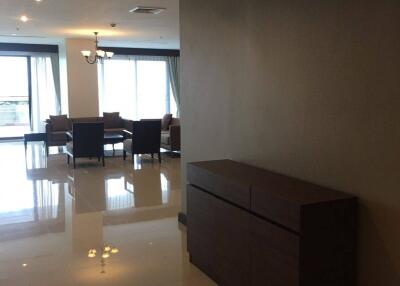 4-BR Apt. near BTS Ekkamai