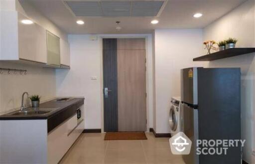 1-BR Condo at Supalai Lite Sathorn-Charoenrat in Bang Khlo (ID 421531)