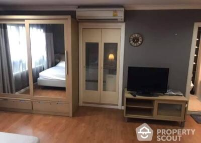 Studio Condo at Lumpini Suite Sukhumvit 41 near BTS Phrom Phong (ID 512147)