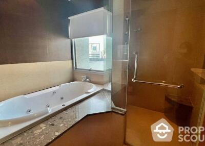 4-BR Condo at Royal Residence Park near BTS Phloen Chit