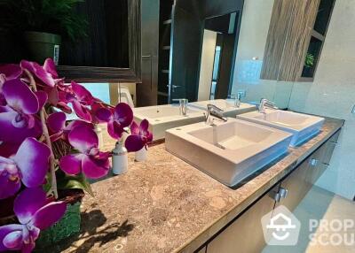 4-BR Condo at Royal Residence Park near BTS Phloen Chit