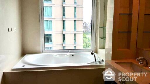 4-BR Condo at The Park Chidlom near BTS Chit Lom