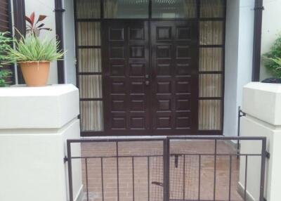 3-BR Townhouse near ARL Ramkhamhaeng (ID 514618)