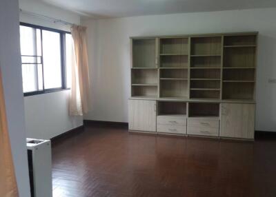 3-BR Townhouse near ARL Ramkhamhaeng (ID 514618)