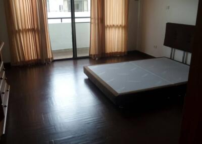 3-BR Townhouse near ARL Ramkhamhaeng (ID 514618)