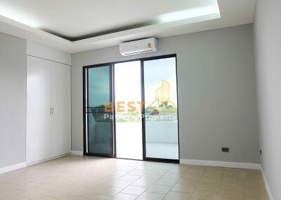 2 Bedrooms Townhouse in Suwattana Gardens East Pattaya H012073