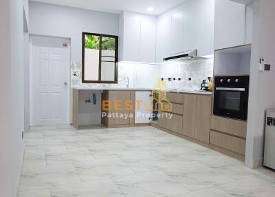 2 Bedrooms Townhouse in Suwattana Gardens East Pattaya H012073