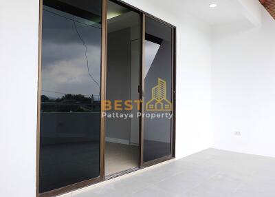 2 Bedrooms Townhouse in Suwattana Gardens East Pattaya H012073