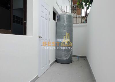 2 Bedrooms Townhouse in Suwattana Gardens East Pattaya H012073