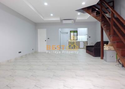 2 Bedrooms Townhouse in Suwattana Gardens East Pattaya H012073