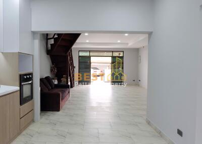 2 Bedrooms Townhouse in Suwattana Gardens East Pattaya H012073