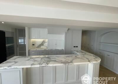 4-BR Condo at Icon 2 Condominium close to Thong Lo