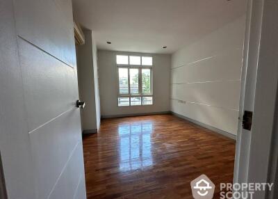 2-BR Condo at Baan Siriyenakat Condominium near MRT Khlong Toei