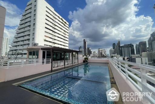 1-BR Condo at Baan Siri Sukhumvit 13 Condominium near ARL Makkasan