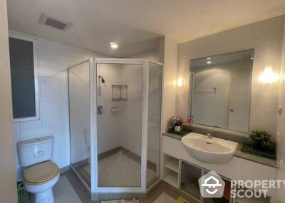 1-BR Condo at Baan Siri Sukhumvit 13 Condominium near ARL Makkasan