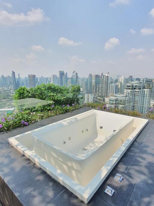 Siamese Exclusive Sukhumvit 42 One bedroom condo for rent