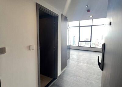 1-BR Condo at Conner Ratchathewi near BTS Ratchathewi